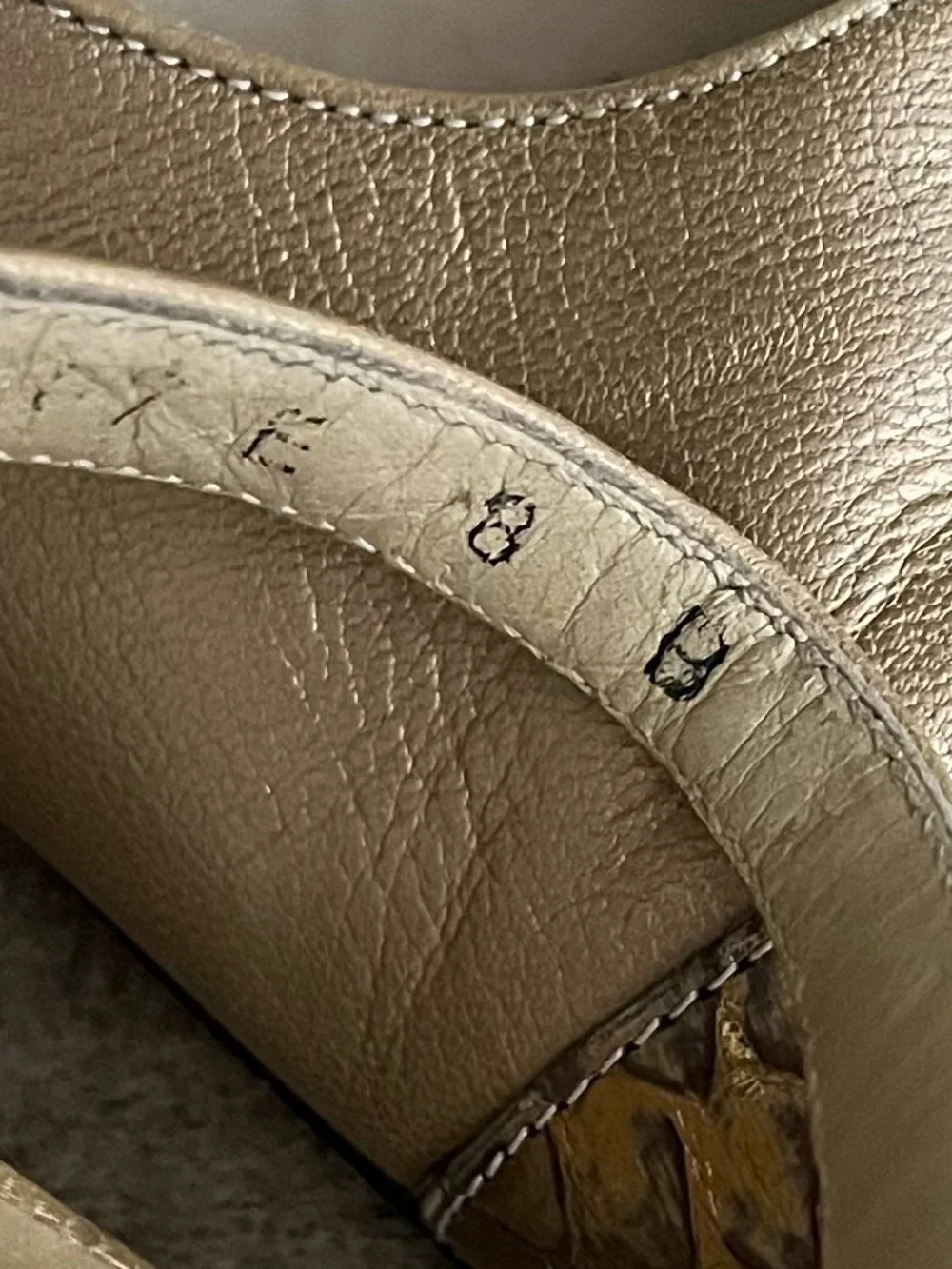 Salvatore Ferragamo Gold Tone Leather Slingback Heels Shoes Size 8 - Picture 11 of 16
